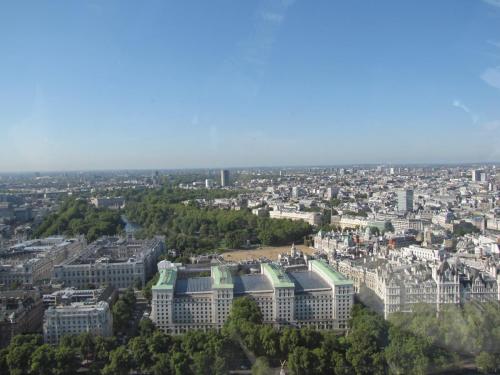 Aerial-view-of-London-from-the-London-Eye